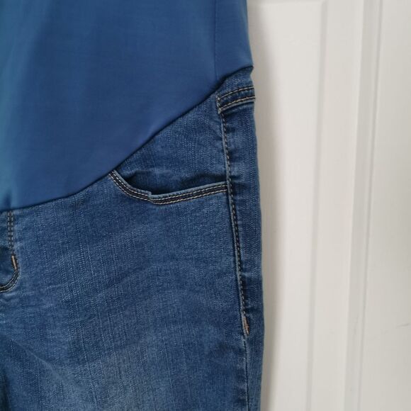 2/$40 Thyme maternity Capri length jeans - Picture 2 of 5
